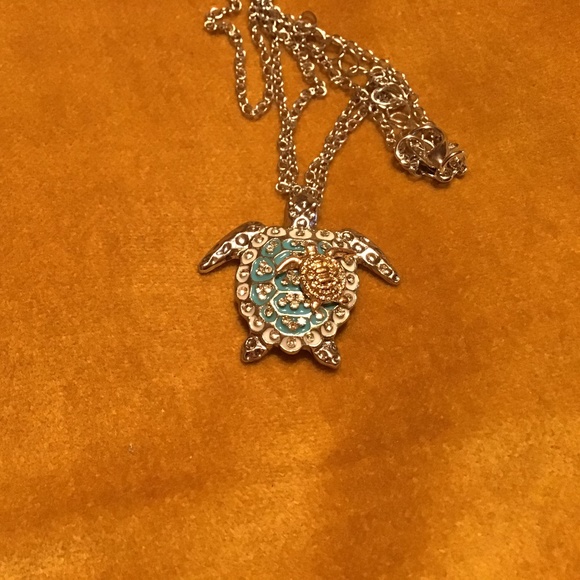 Beautiful silver sea turtles with gold necklace - Picture 6 of 8